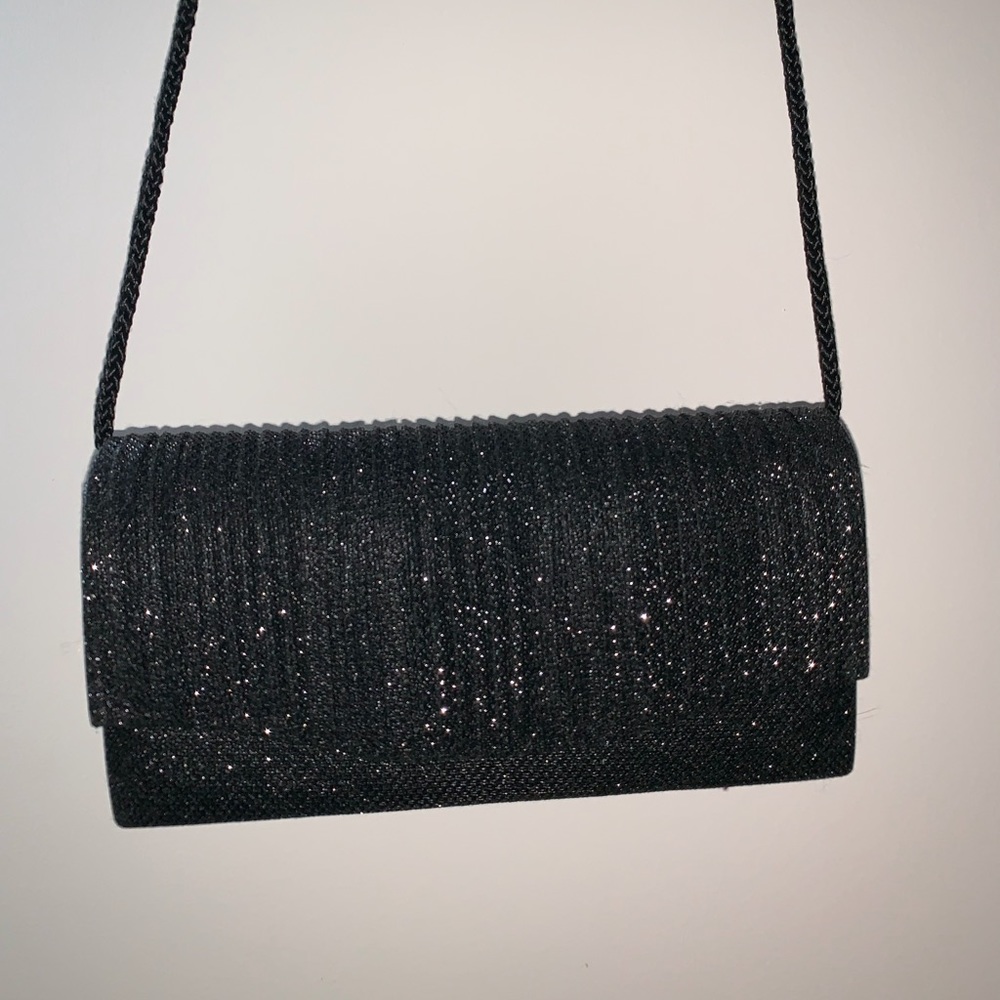 Black crossbody bag 🌪